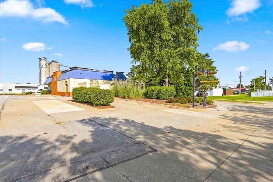 More Photos Of 1410 N Broadway St, Red Oak Fast Food For Sale