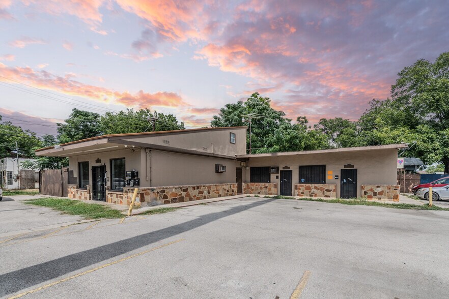 More Photos Of 1006 West Ave, San Antonio Freestanding For Sale