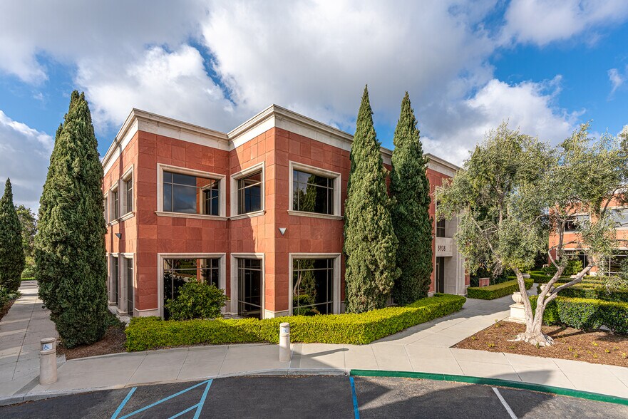 More Photos Of 5938 Priestly Dr, Carlsbad Loft Creative Space For Lease