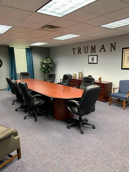 More Photos Of 3675 S Noland Rd, Independence Office Residential For Lease