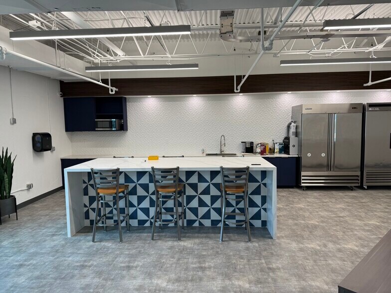 More Photos Of 511 N John Rodes Blvd, Melbourne Office For Lease