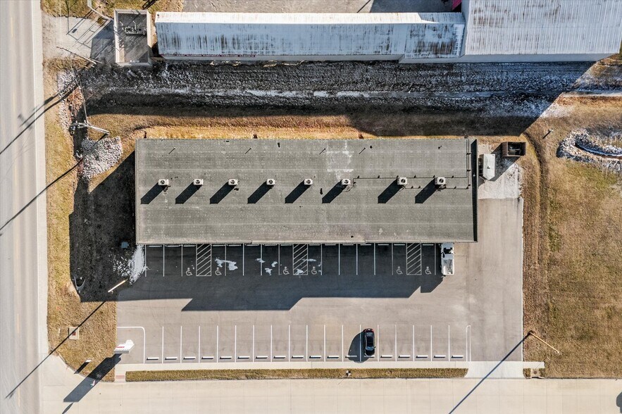 More Photos Of 1219 E Cedar St, New Baden Storefront Retail Office For Sale