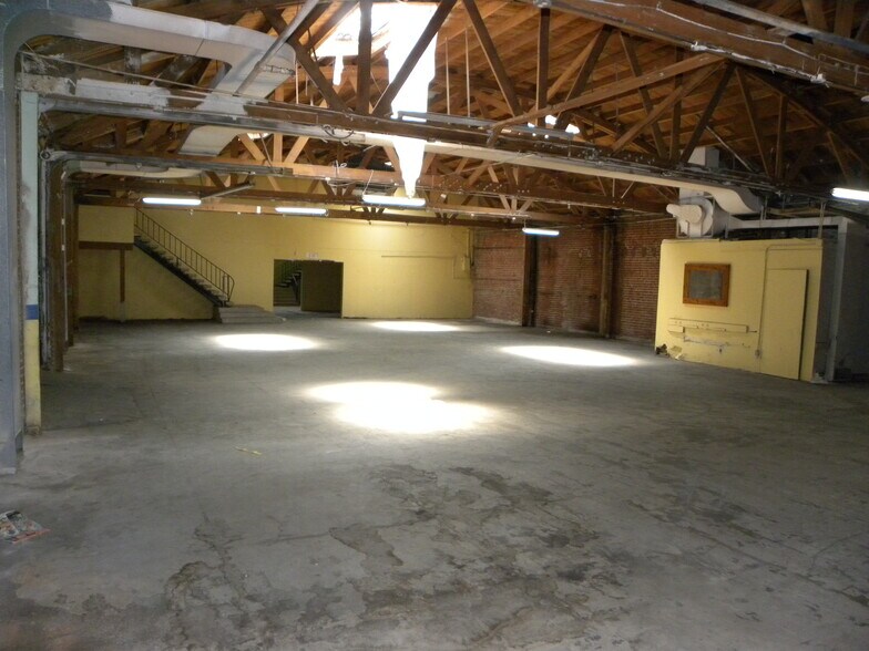 More Photos Of 239-241 W 15th St, Los Angeles Manufacturing For Lease