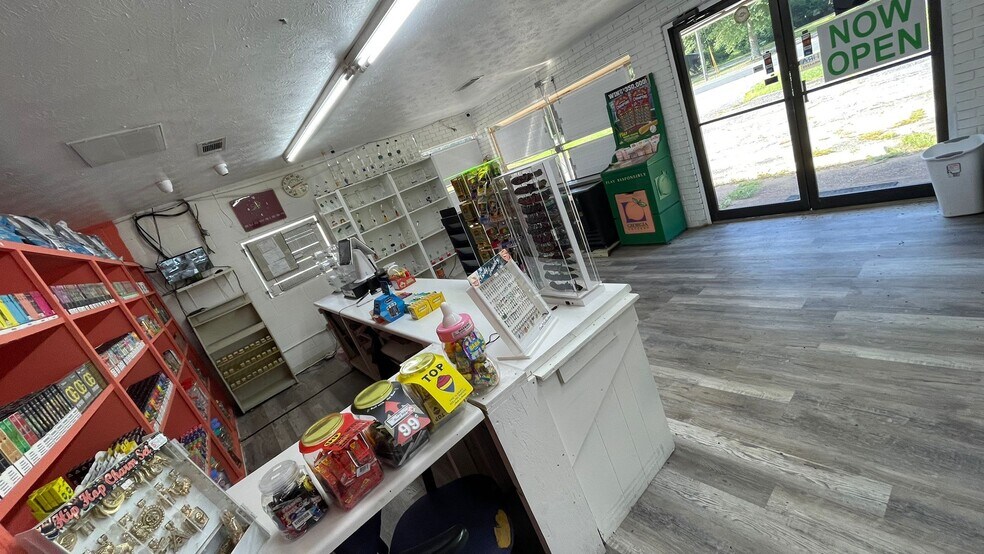 More Photos Of 466 W Trilby St, Wrightsville Hotel For Sale