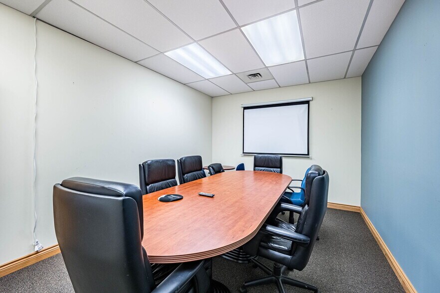 More Photos Of 220 Advance Blvd, Brampton Office For Sale