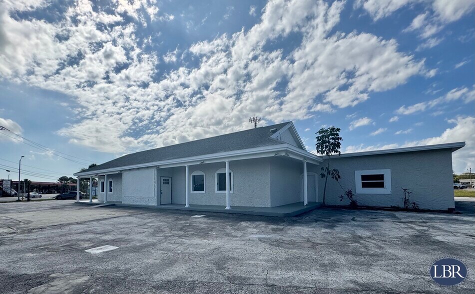 More Photos Of 2625 N Courtenay Pky, Merritt Island Freestanding For Sale