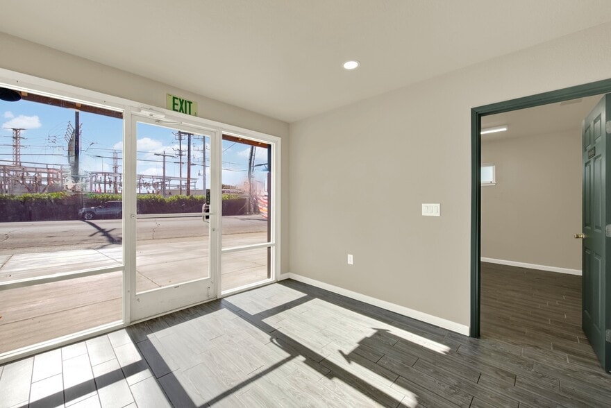 More Photos Of 124 S Porter Rd, Dixon Service For Sale