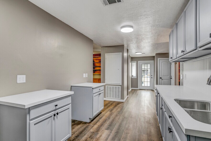 More Photos Of 3350 Mcfaddin Ave, Beaumont Apartments For Lease