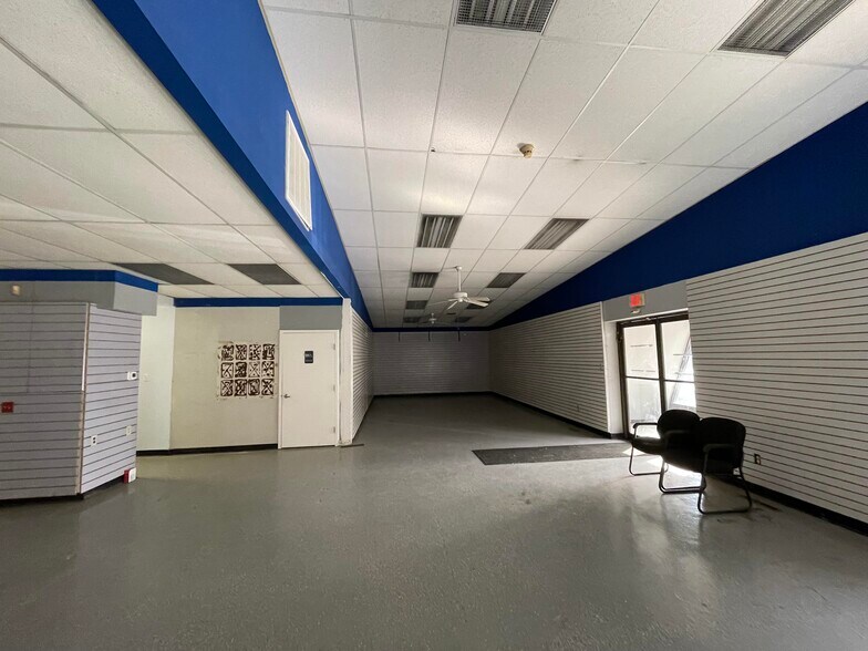 More Photos Of 11740 Vernon Rd, Waldorf Warehouse For Lease