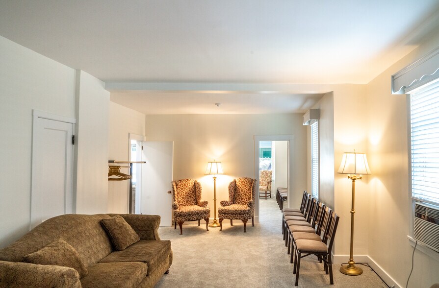 More Photos Of 2860 Perrysville Ave, Pittsburgh Funeral Home For Sale