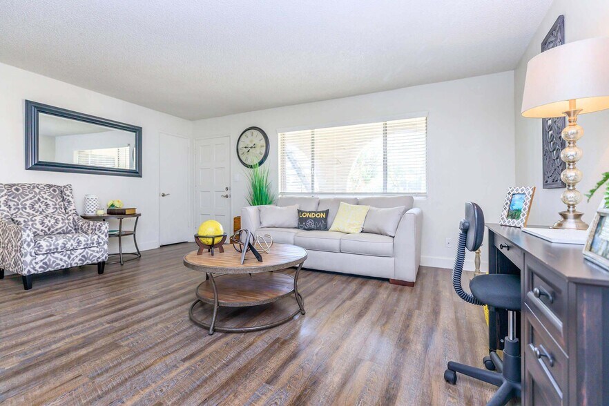 More Photos Of 526 E Barstow, Fresno Apartments For Sale