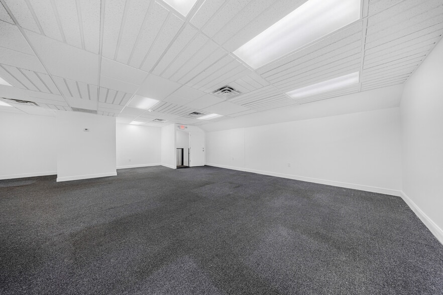 More Photos Of 7452-7466 SW 48th St, Miami Warehouse For Sale