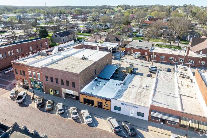 More Photos Of 909 Main St, Adel Bar For Sale