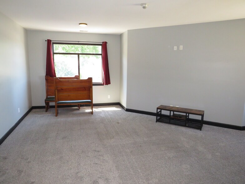 More Photos Of 403 S Main St, Wilmington Freestanding For Sale