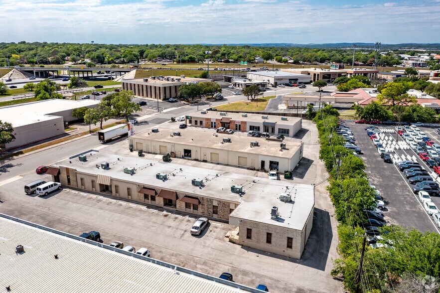 More Photos Of 10646 Gulfdale St, San Antonio Unknown For Lease