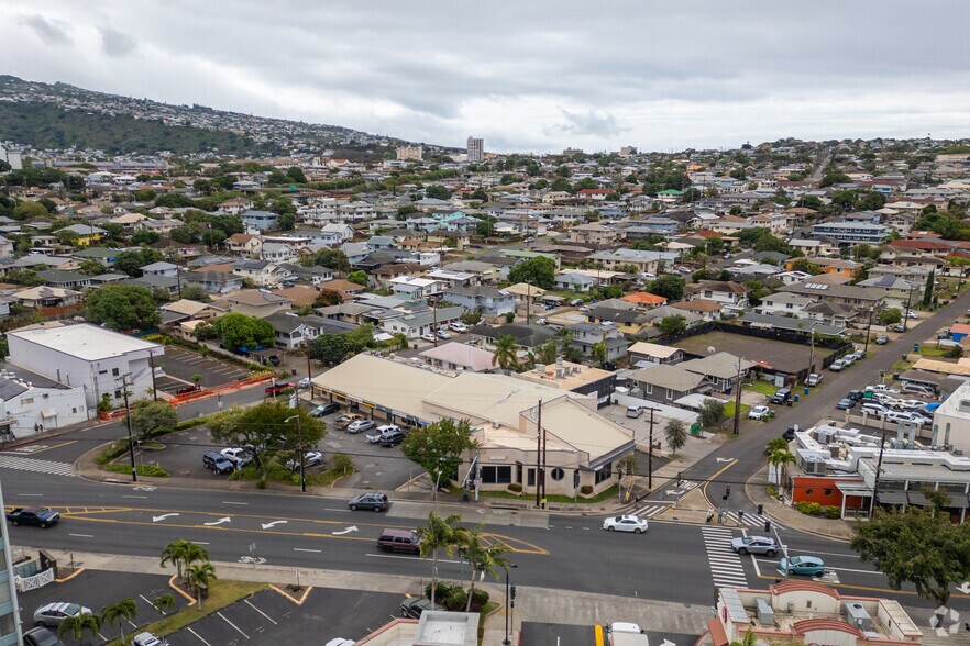 More Photos Of 909 Kapahulu Ave, Honolulu Freestanding For Lease