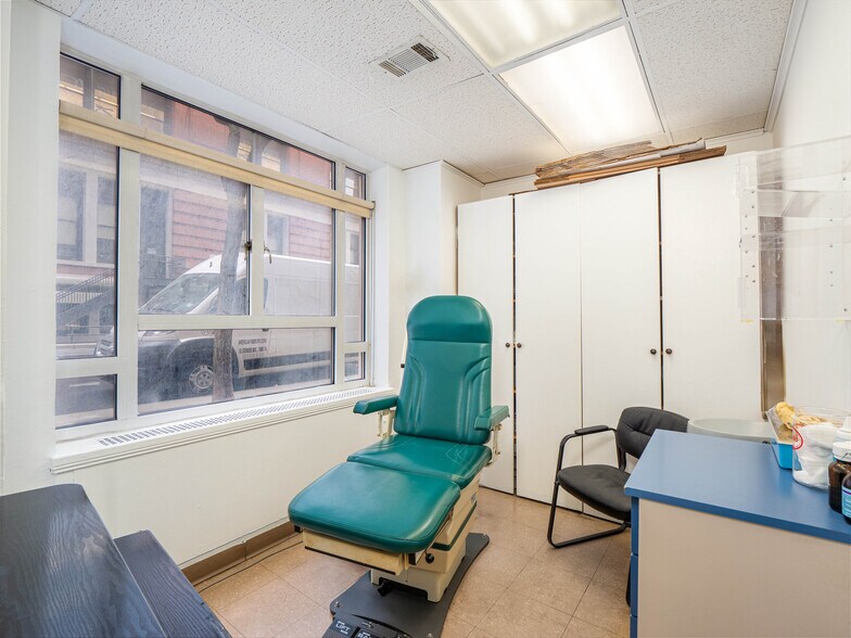 More Photos Of 25 Central Park W, New York Apartments For Sale