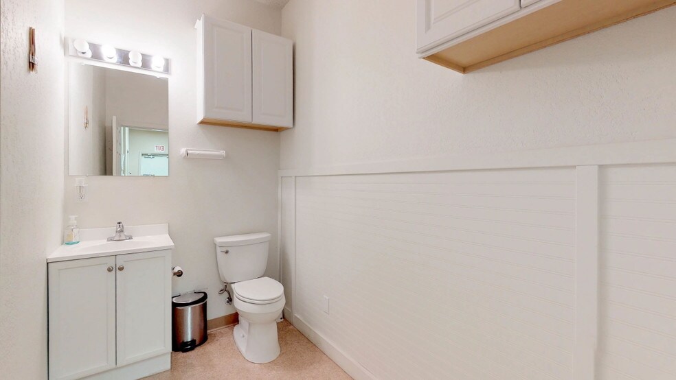 More Photos Of 8390 W Gage Blvd, Kennewick Office For Lease