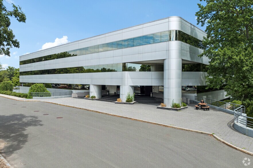 More Photos Of 2 Waterside Crossing, Windsor Office For Sale
