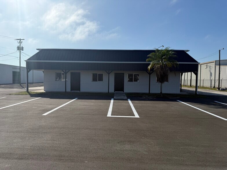 More Photos Of 6100 Idlewild St, Fort Myers Auto Repair For Sale