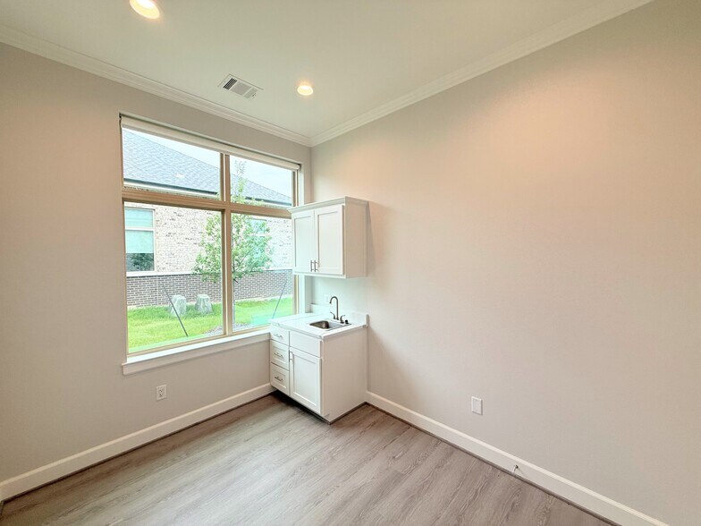 More Photos Of 2120 Prairie Dr, Prosper Medical For Sale