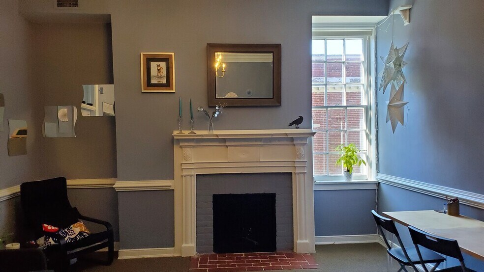 More Photos Of 19 E Market St, Leesburg Office For Lease