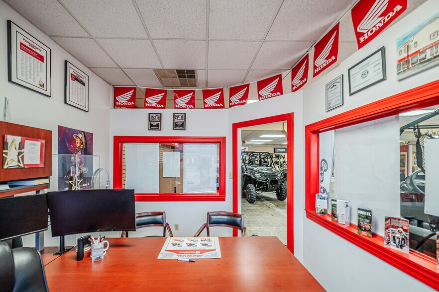 More Photos Of 1014 W Main St, Princeton Freestanding For Sale