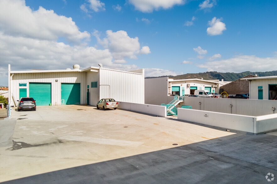 More Photos Of 819 Moowaa St, Honolulu Warehouse For Lease