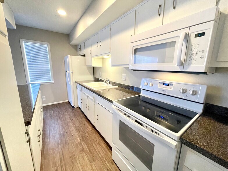 More Photos Of 802 Gold Ave SW, Albuquerque Apartments For Sale