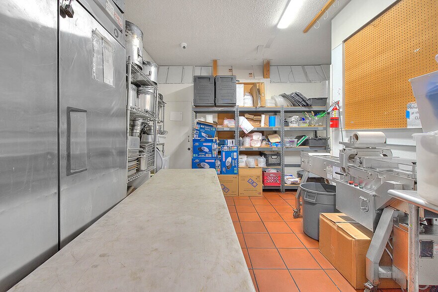 More Photos Of 14901 S Western Ave, Gardena Freestanding For Lease