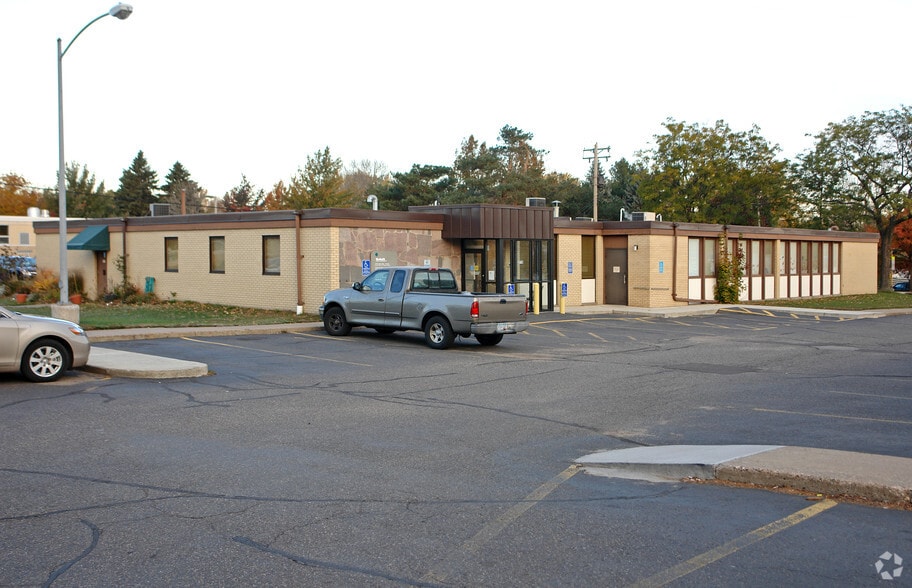 Primary Photo Of 2716 Upper Afton Rd, Maplewood Medical For Sale