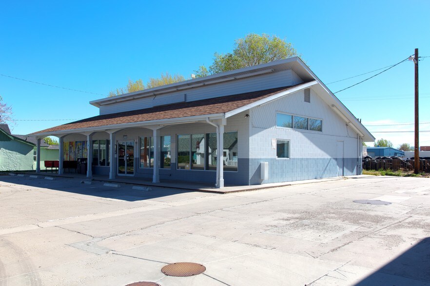 More Photos Of 202 N Main Ave, Yerington Service Station For Sale
