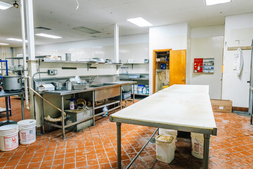 More Photos Of 347 Shattuck Way, Newington General Retail For Sale