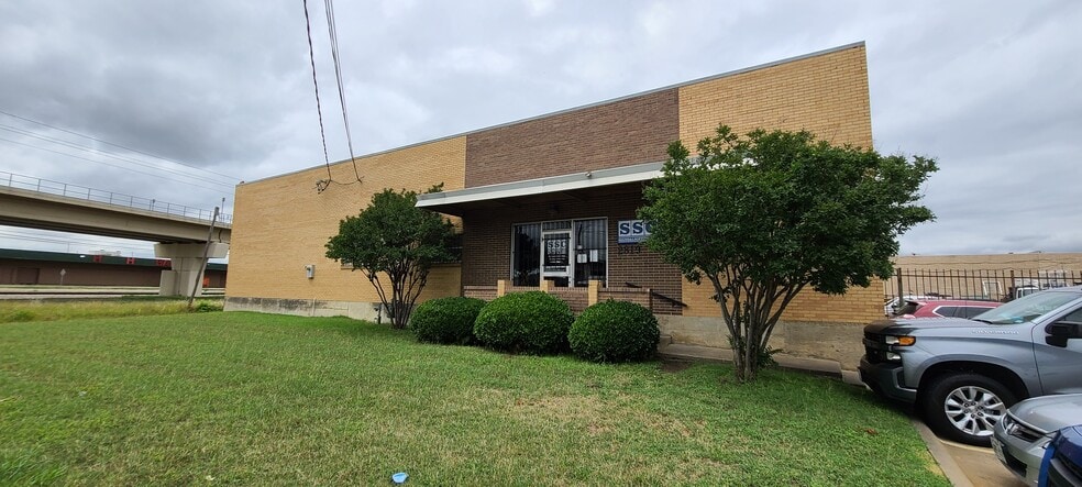 More Photos Of 2819 Blystone Ln, Dallas Distribution For Sale