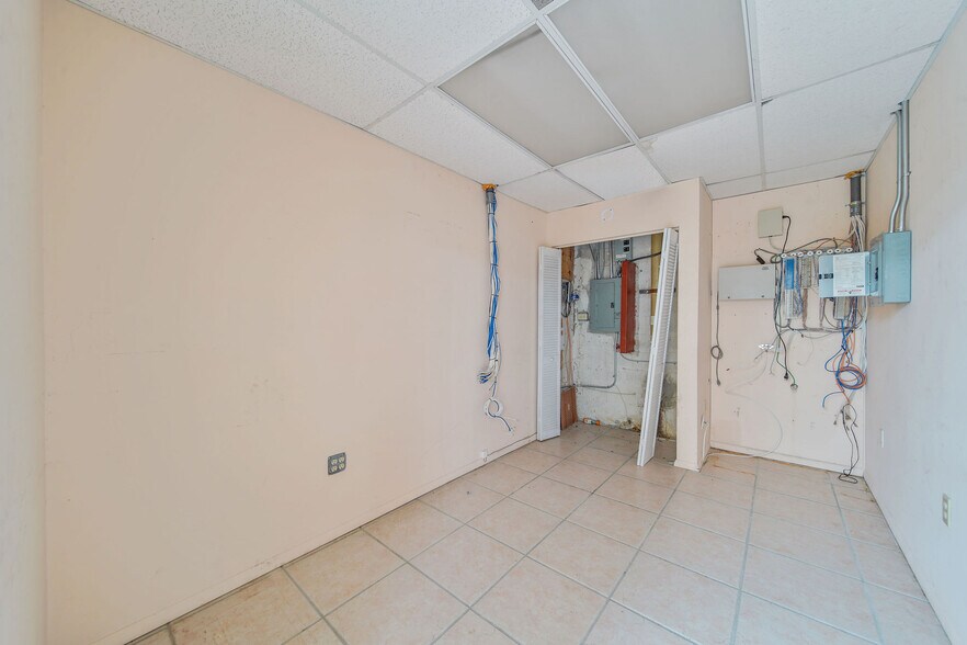 More Photos Of 25 E 4th St, Hialeah Office For Lease