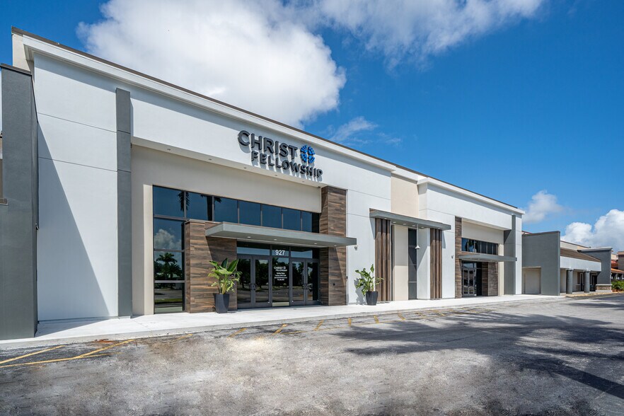 More Photos Of 925-939 14th Ln, Vero Beach Freestanding For Lease
