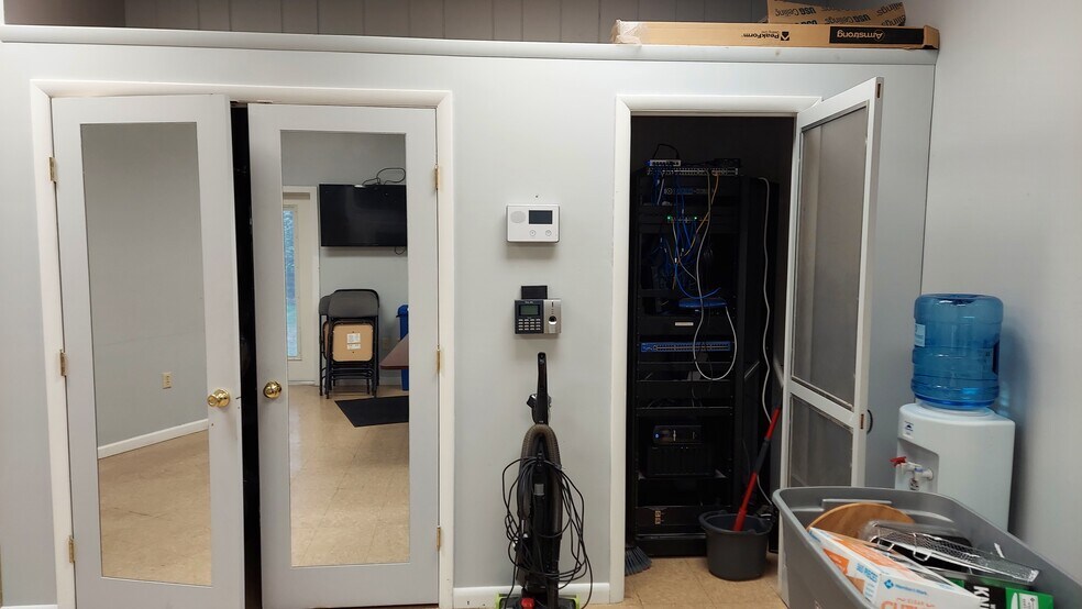 More Photos Of 33 Basin Rd, West Hurley Medical For Lease