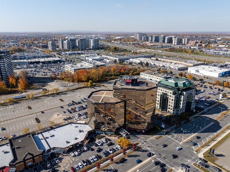More Photos Of 2540 Boul Daniel-Johnson, Laval Office For Lease