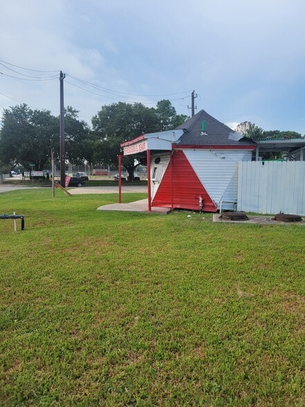 More Photos Of 2770 Strawberry Rd, Pasadena Restaurant For Sale