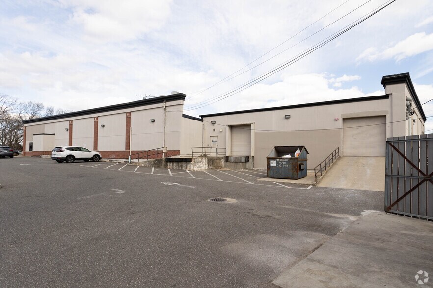 More Photos Of 831-839 Sunrise Hwy, Lynbrook Freestanding For Lease