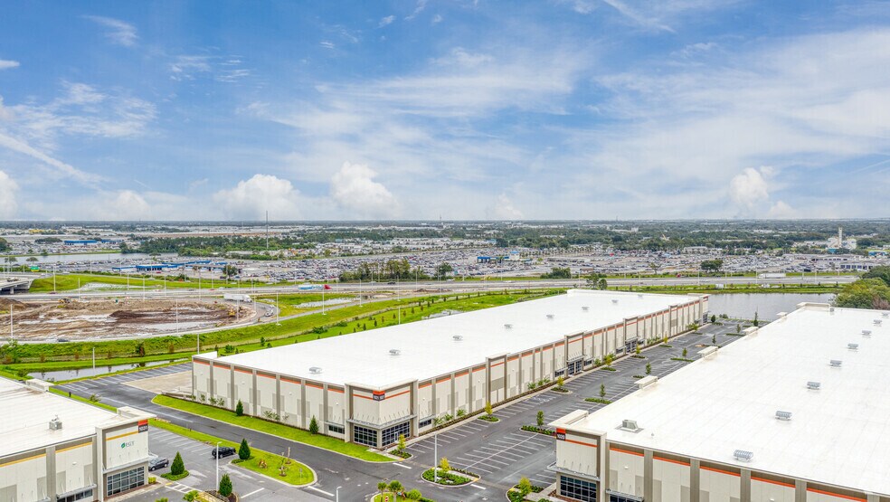 More Photos Of 1021 Crews Commerce Dr, Orlando Distribution For Lease