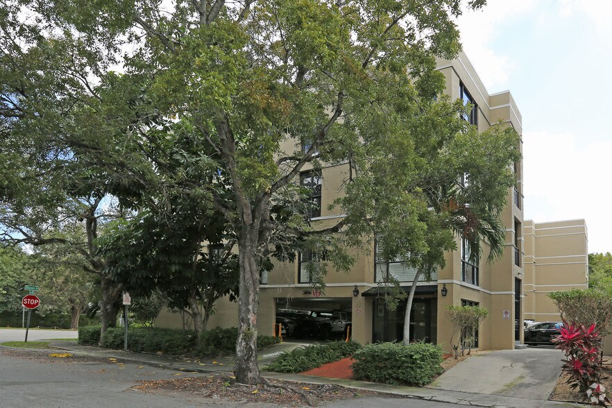 More Photos Of 3006 Aviation Ave, Coconut Grove Office For Lease
