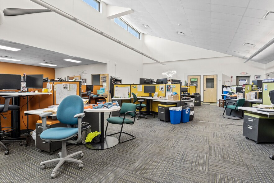 More Photos Of 318 Timothy Ln, Ontario Warehouse For Lease