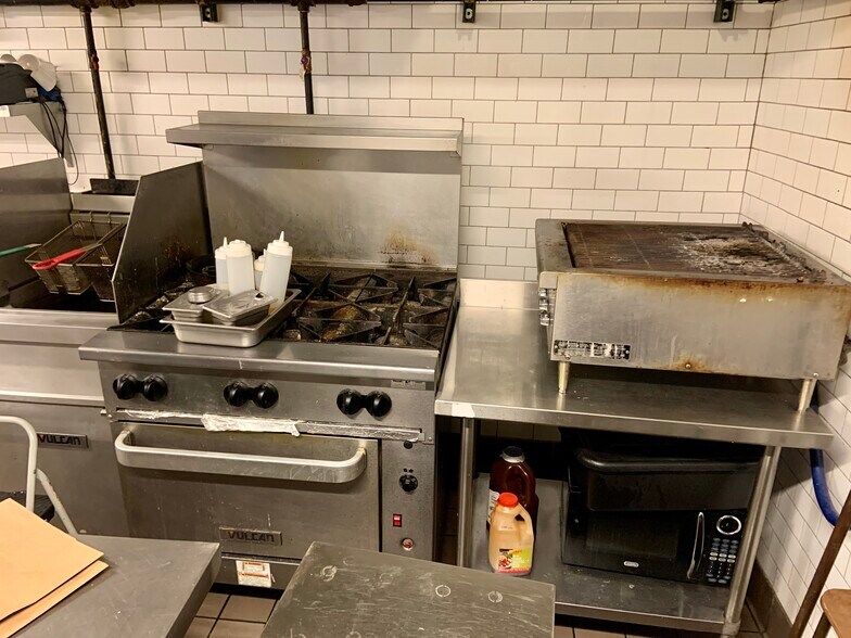 More Photos Of 15-19 Wyckoff Ave, Brooklyn Warehouse For Lease