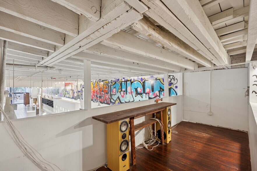 More Photos Of 27 N 2nd St, Philadelphia Storefront For Lease