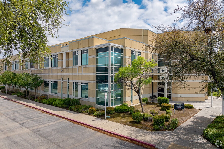 More Photos Of 500 Old River Rd, Bakersfield Medical For Lease