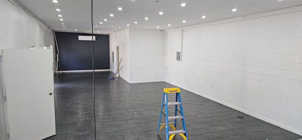 More Photos Of 5500 S Western Ave, Los Angeles Storefront For Lease