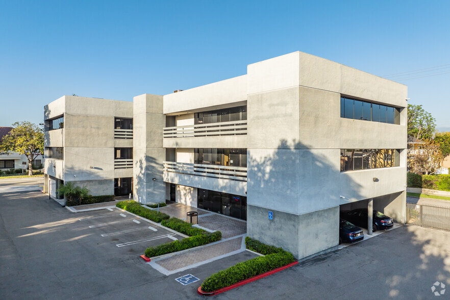 More Photos Of 1600 E 4th St, Santa Ana Office For Lease