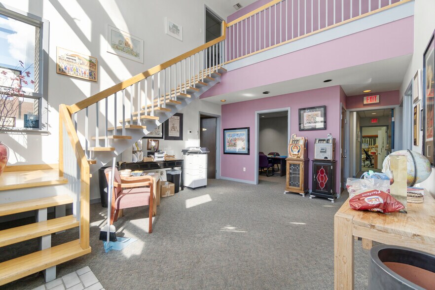 More Photos Of 410 S Main St, Pleasantville Office For Sale