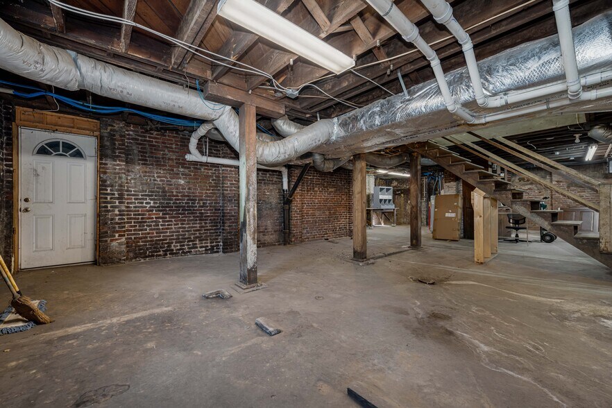 More Photos Of 114 E Unaka Ave, Johnson City Office Residential For Sale